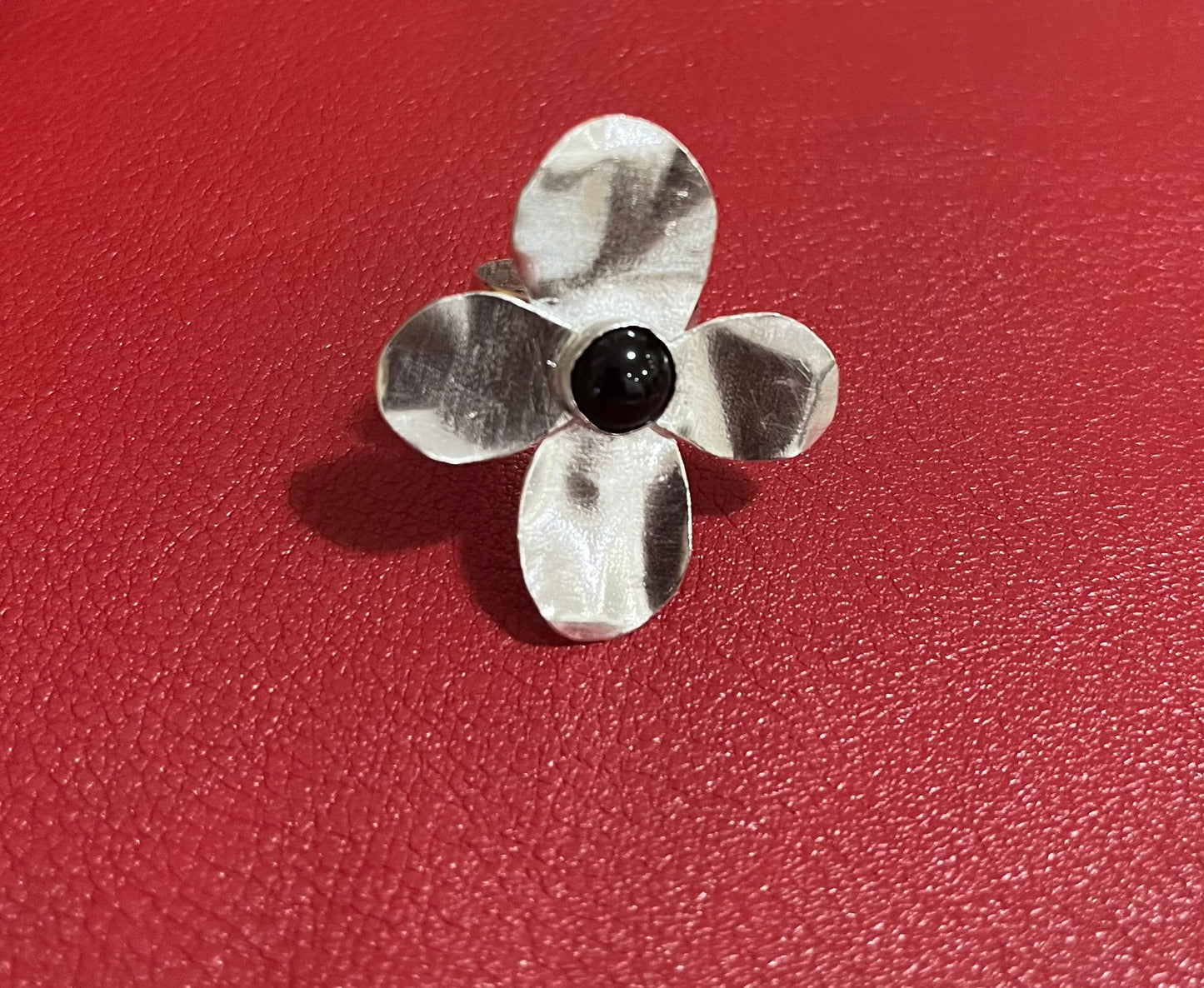 Onyx flower ring