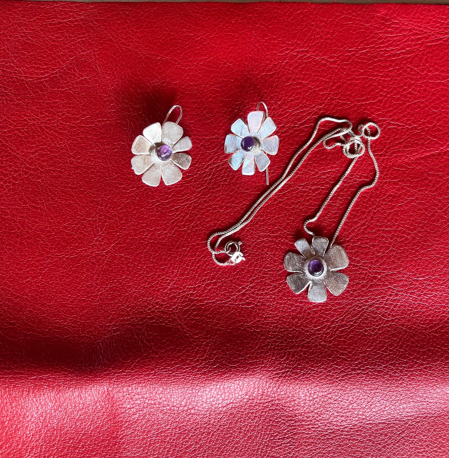 Amethyst flower pendant necklace