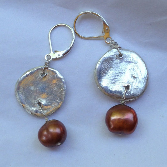 Silver disc with bronze pearl image 0