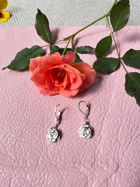 Rose bud earring 10mm