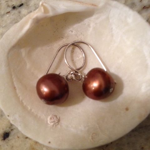 Bronze freshwater pearl earring image 0