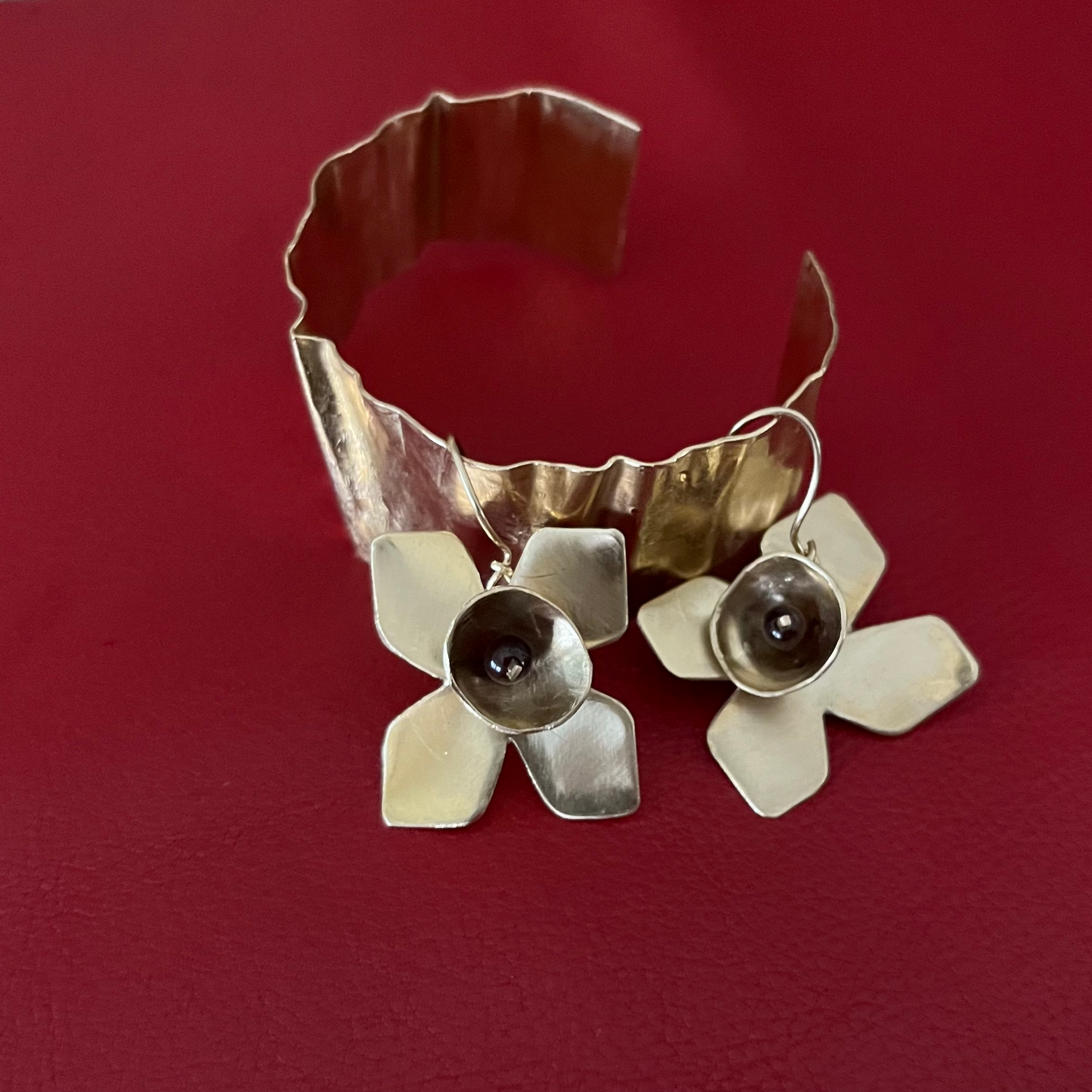 Flower pod image 1
