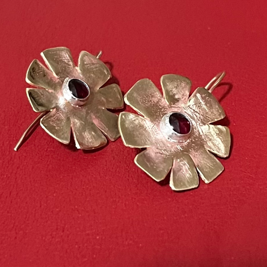 Floral garnet image 0