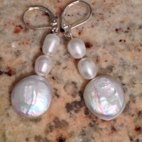 Coin and freshwater pearl earring image 0