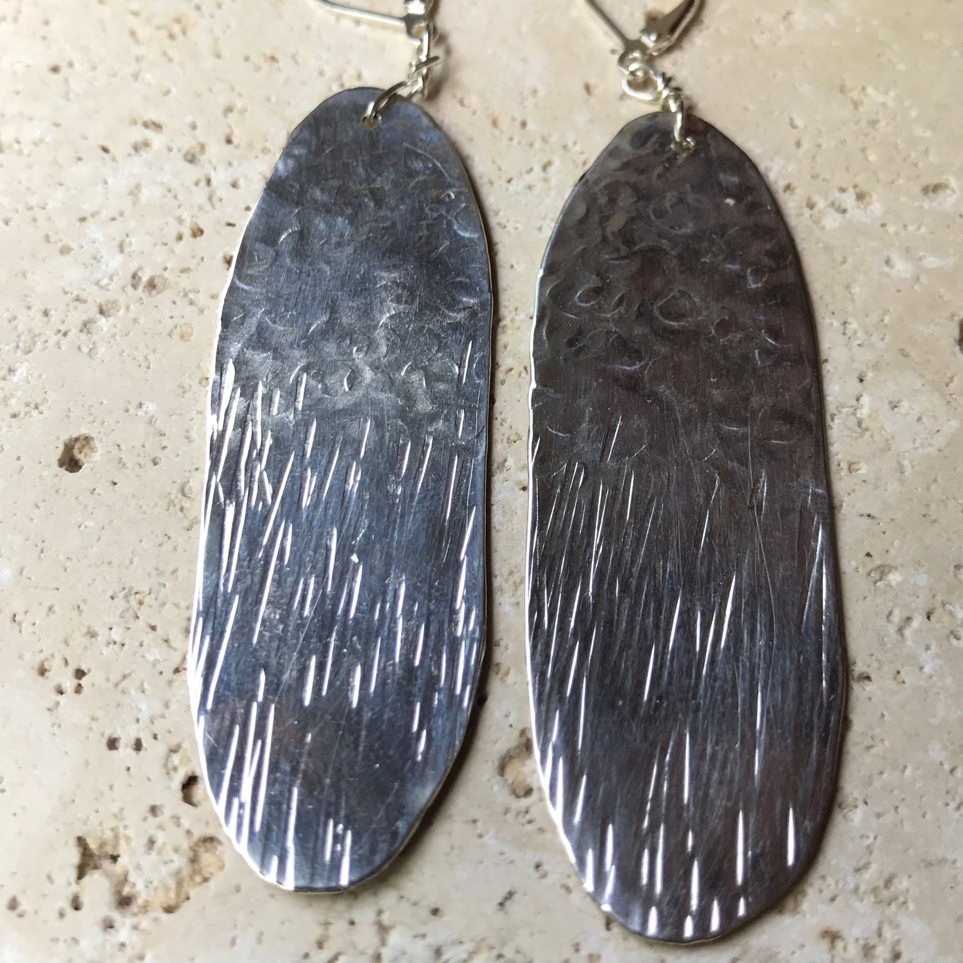 Oval hammered earrings  image 0