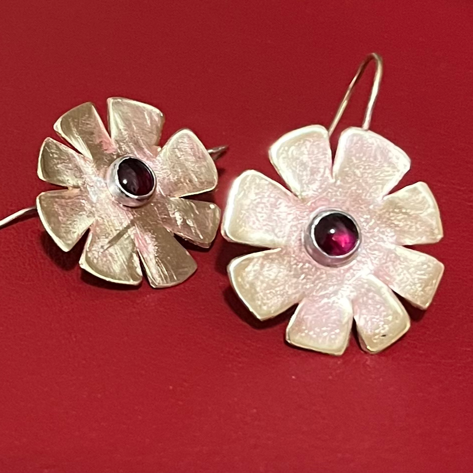 Floral garnet image 2