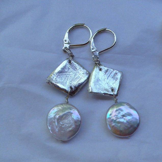 Silver geometric with coin pearl image 0